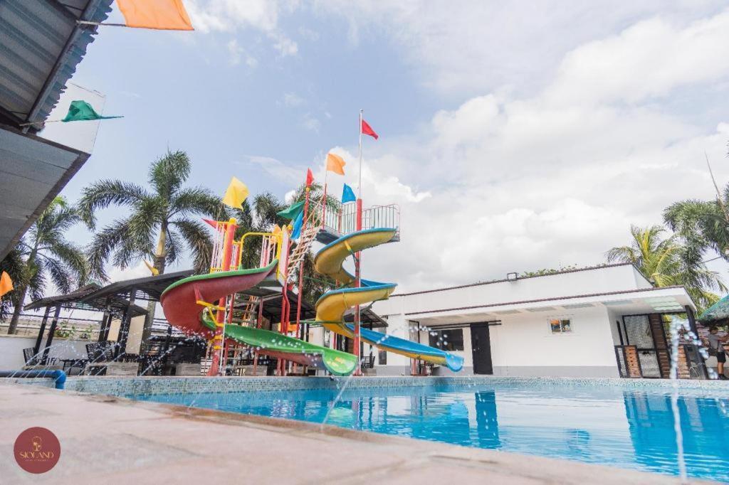 Quezon Premier Hotel - Candelaria Esterno foto