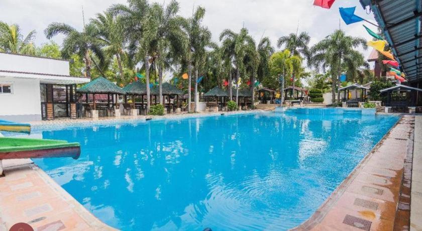 Quezon Premier Hotel - Candelaria Esterno foto