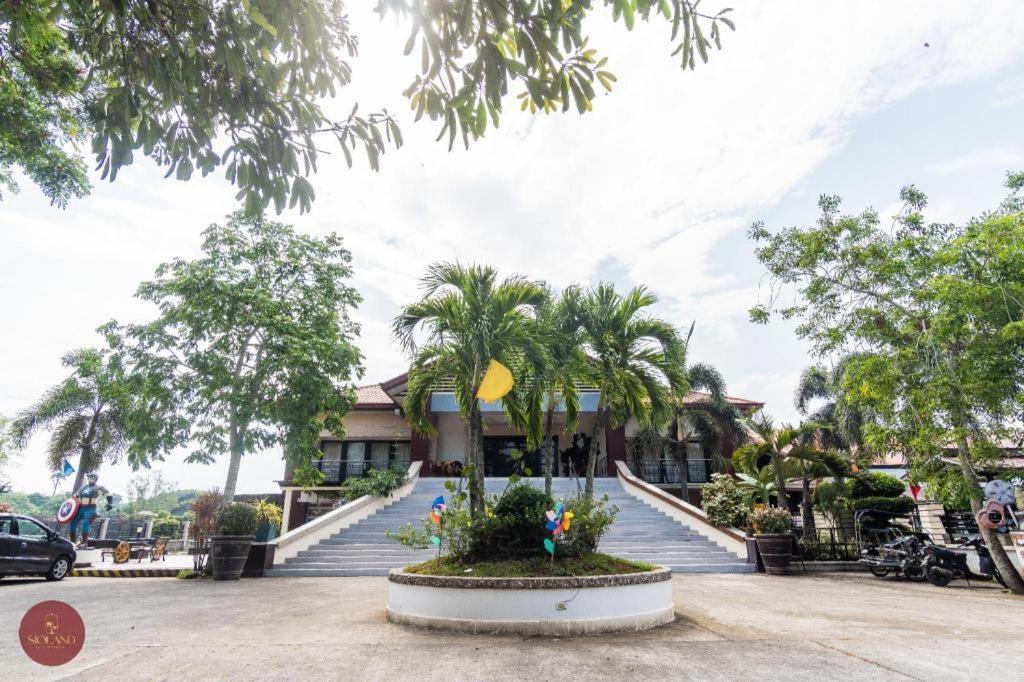 Quezon Premier Hotel - Candelaria Esterno foto